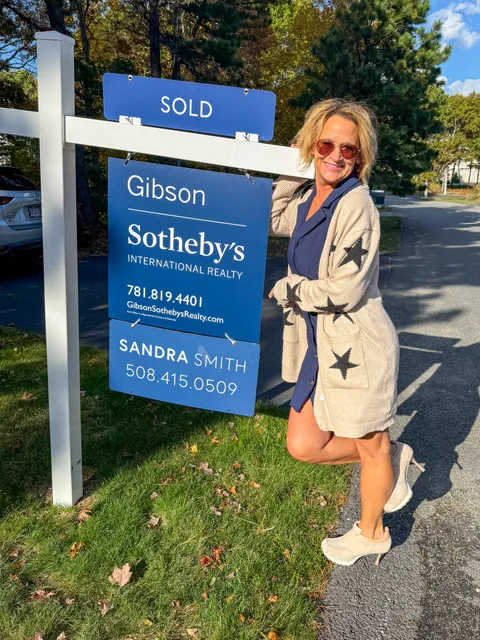 Sandra Smith - Real Estate Advisor work photo