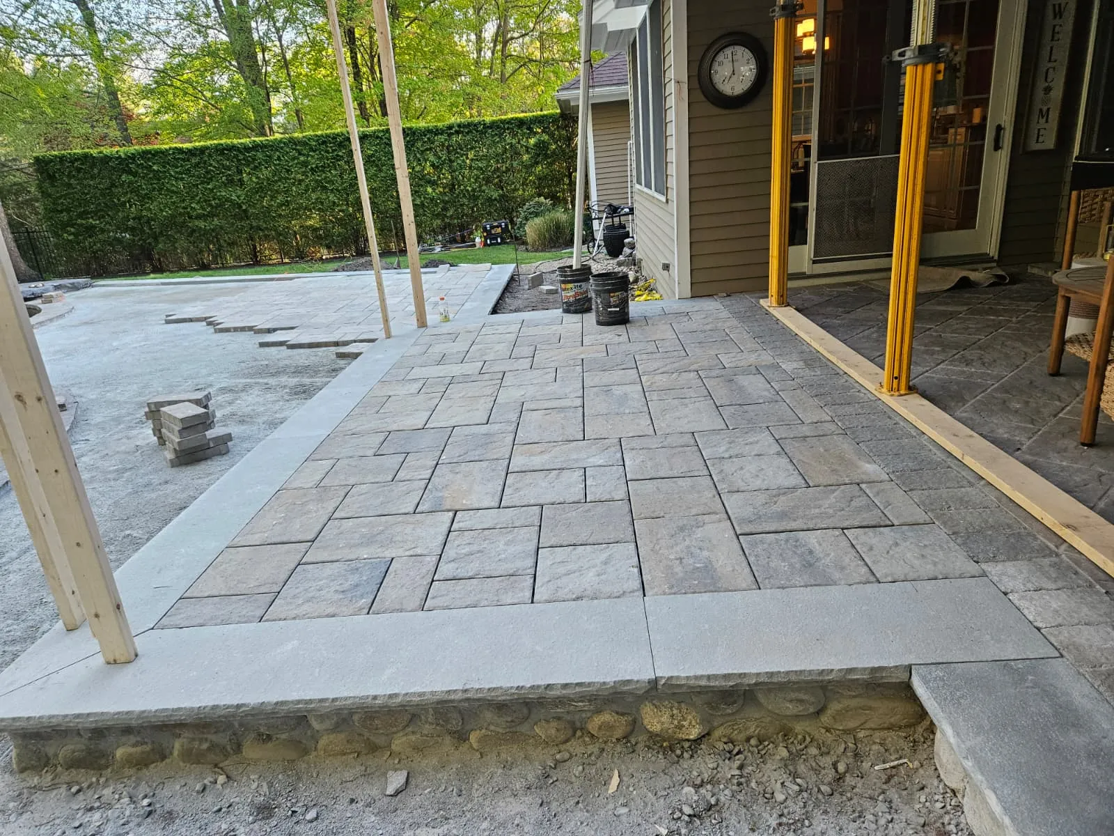 E L Landscaping Construction & Tree Services LLC