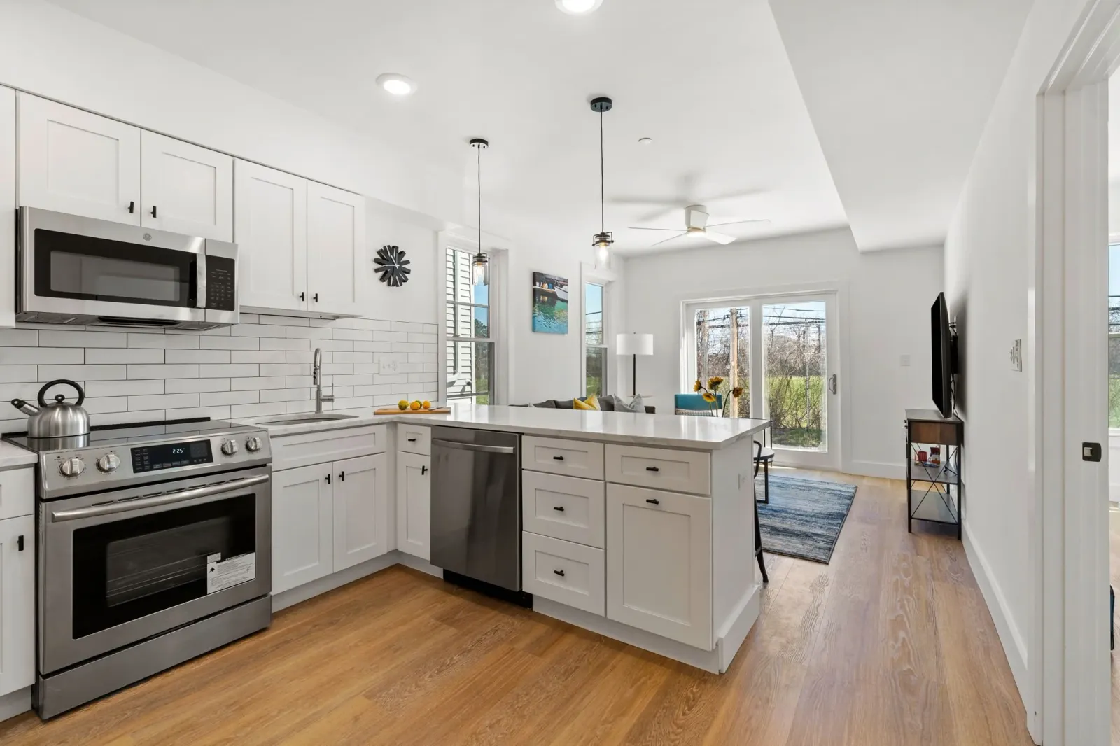 21-web-or-mls-BENNINGTON_UNIT1_KITCHEN A.jpg