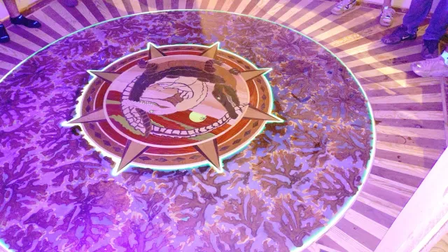 Another unique floor design example - amazing details