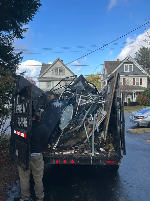 The Paris Way Junk Removal work photo