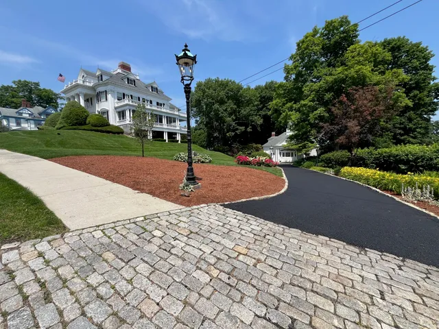 work photo from bobmuldoonpaving.com