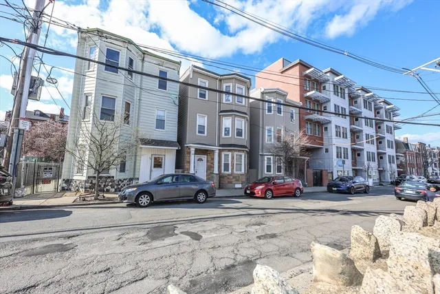 64 Bremen St