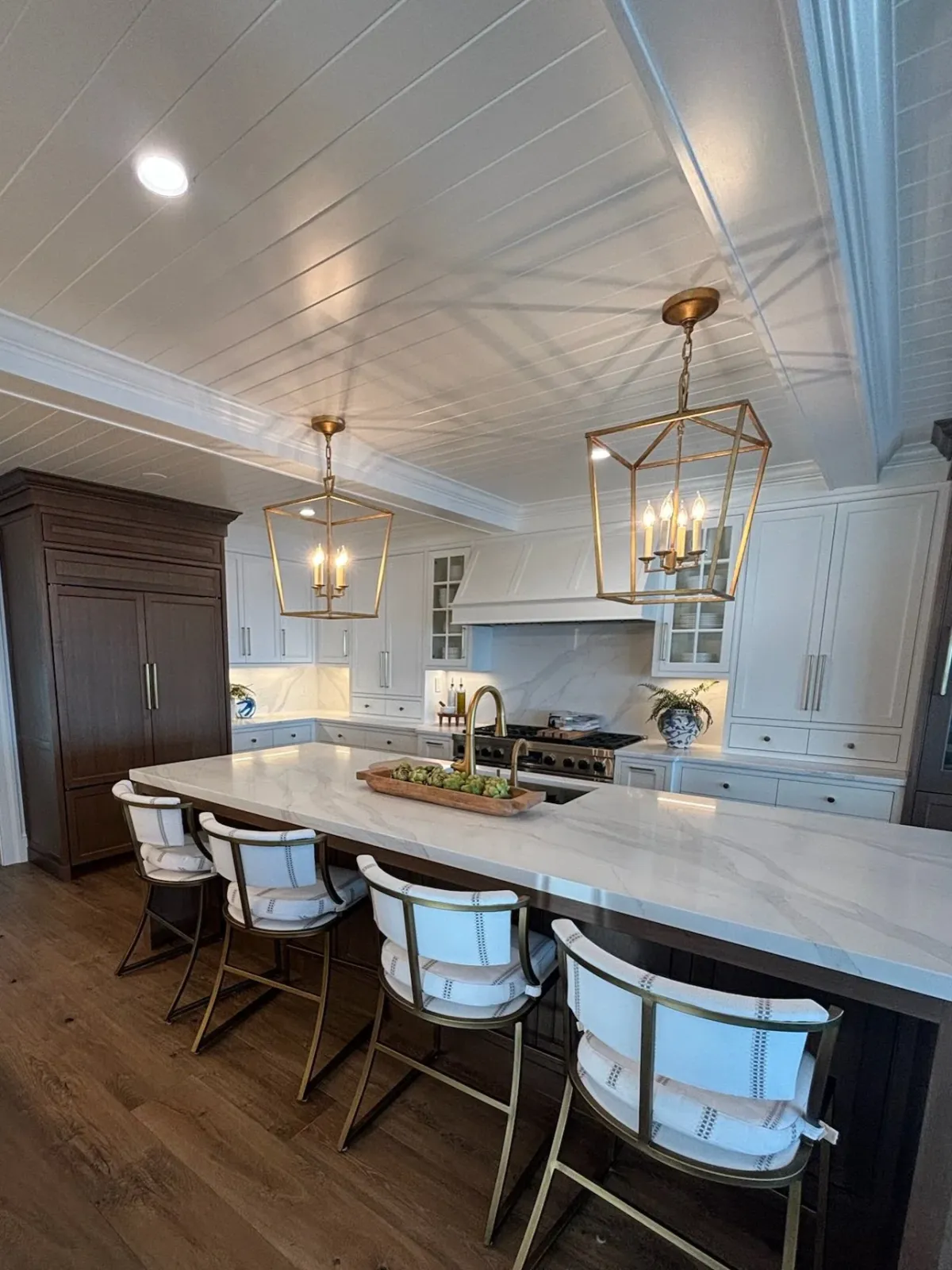 Kitchen island pendant lighting installation