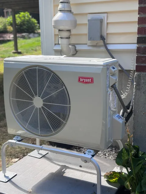 Bryant outdoor condenser on a wall bracket with line-set conduit