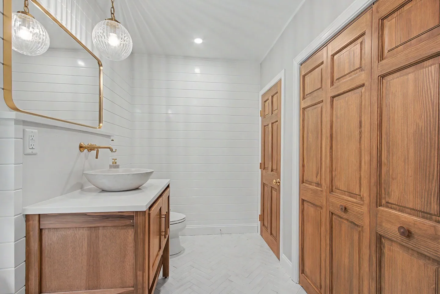 A waterfront home on Sheep Pond in Brewster was thoughtfully reimagined through a major renovation designed in-house by the Cape Associates team. The project included reconfiguring three bathrooms, transforming a large unfinished space above the garage into an additional bedroom and bathroom, and making updates throughout the home. From carefully selected finishes to custom details that complement the property’s original character, every element reflects thoughtful design and skilled craftsmanship. These photos offer just a glimpse of the complete renovation.

#CapeAssociates #BrewsterMA #CapeCodRenovation #WaterfrontHome #HomeRenovation #CapeCodHomes #CustomCraftsmanship #InteriorDetails #QualityConstruction