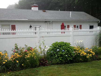 work photo from coastalfencemaine.com