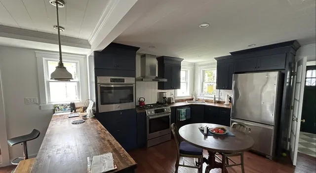 Kitchen with pendant and recessed lighting installation
