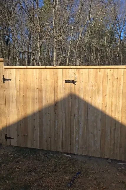 work photo from freedomfencecompanynh.com
