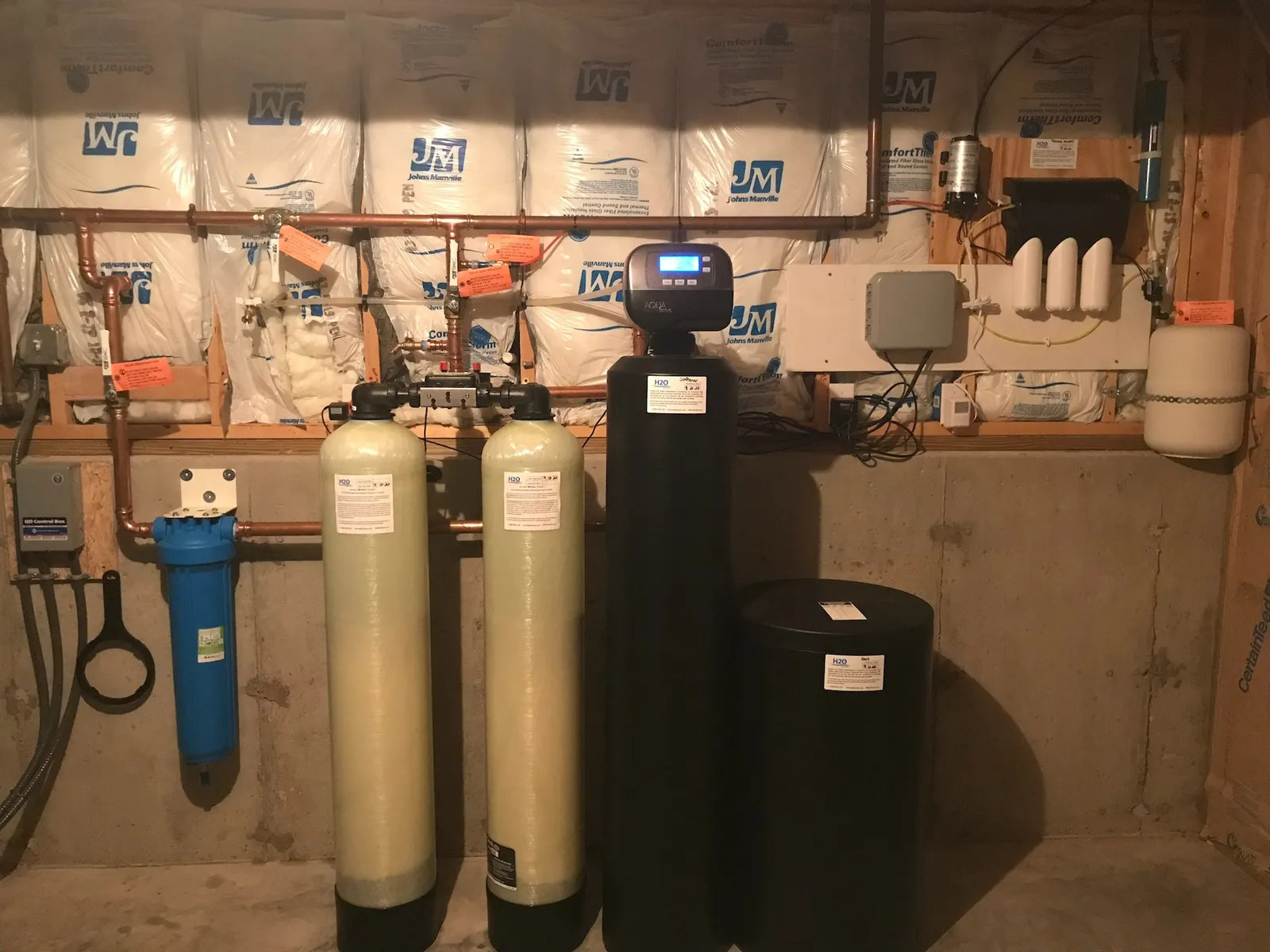 Twin (redundant) arsenic removal system with test ports and high efficiency 1 1/2 cubic feet Water Softener with 'big blue