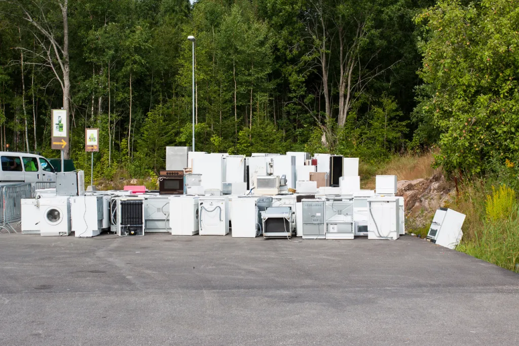 work photo from angiesjunkremoval.com