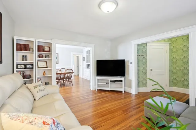 10 Saint Rose Street # 1