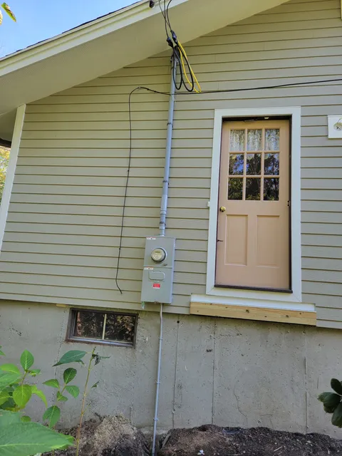 work photo from mjpelectrician.com