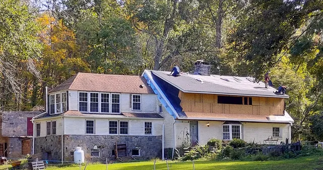work photo from manolyroofing-ct.com