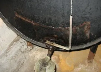 Unacceptable fiberglass patch on oil tank not a good idea
