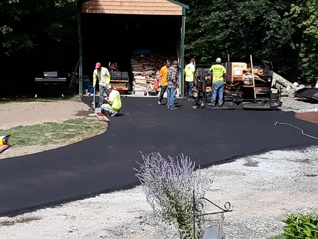 work photo from asphaltdrivewaysolutions.com