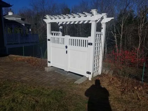 work photo from fencecontractorrochesternh.com