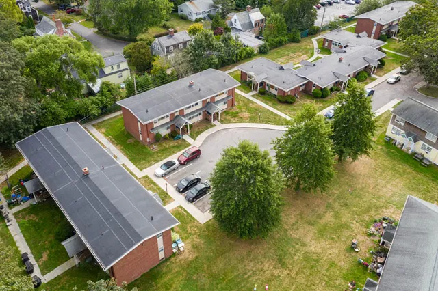 work photo from amroofnewengland.com