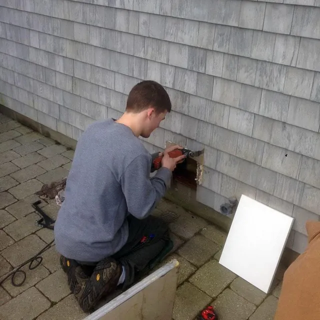 Employee Using Oscillator