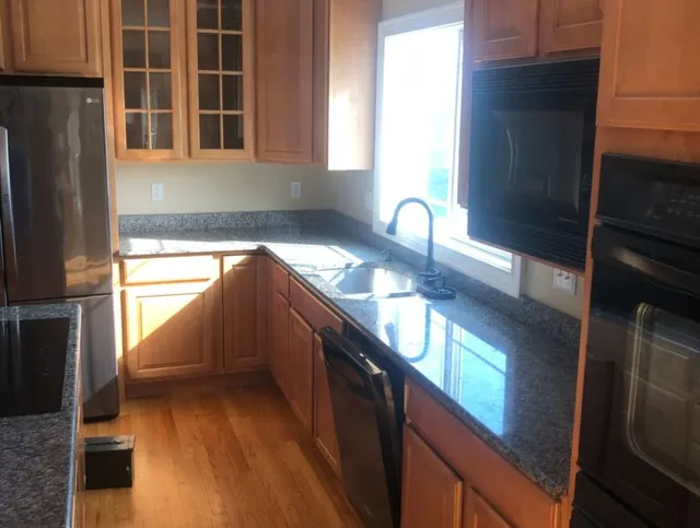 kcr-kitchen-lotsa drawers before