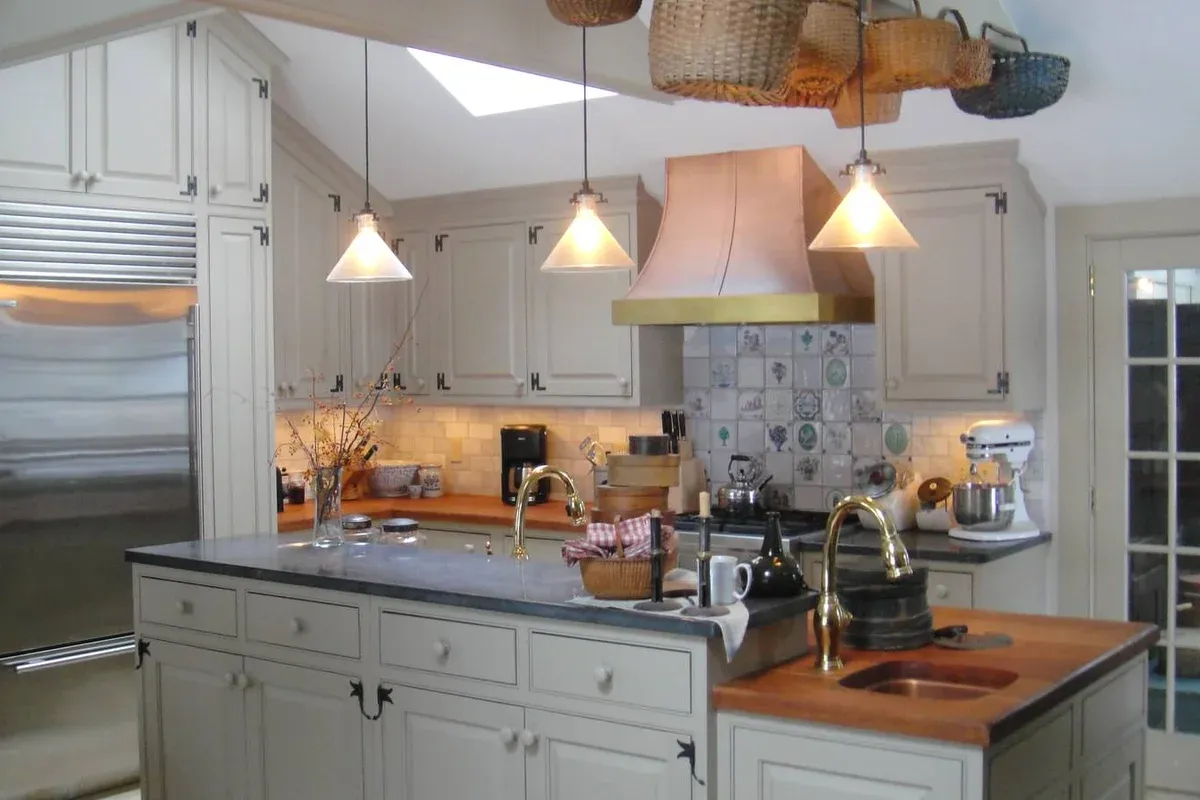 MARI WOODS KITCHEN BATH HOME, LLC researched project photo