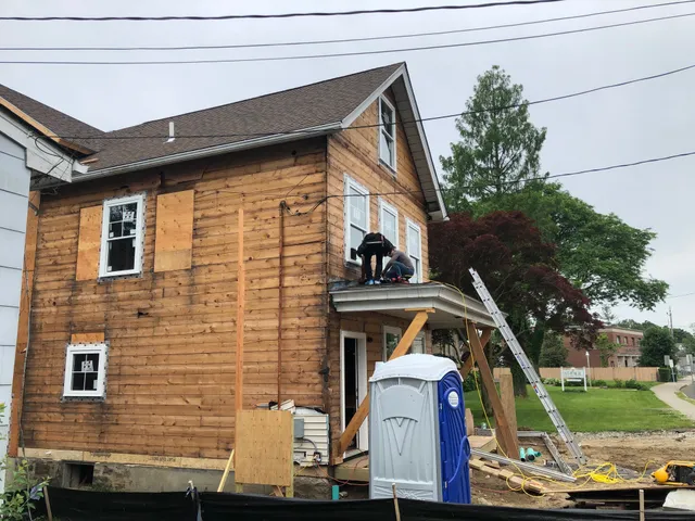 work photo from newroofingandsiding.com