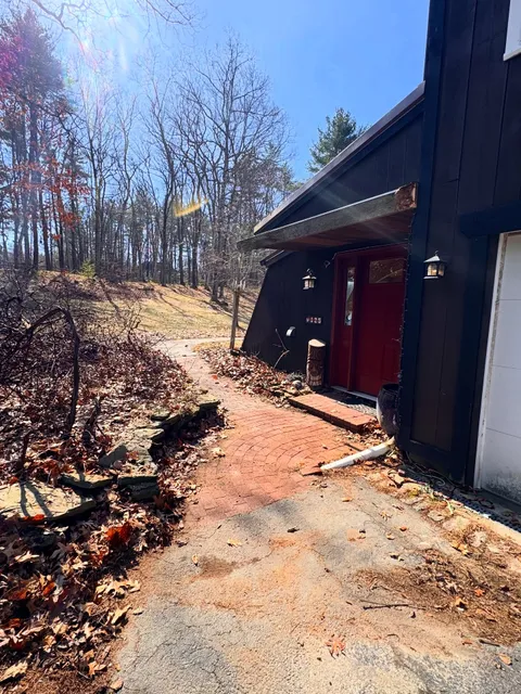 🔥 Trellis takedown this morning in Windham - chopped up and hauled away. 🫡