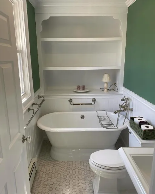 Bathroomcusomsheleves.jpeg