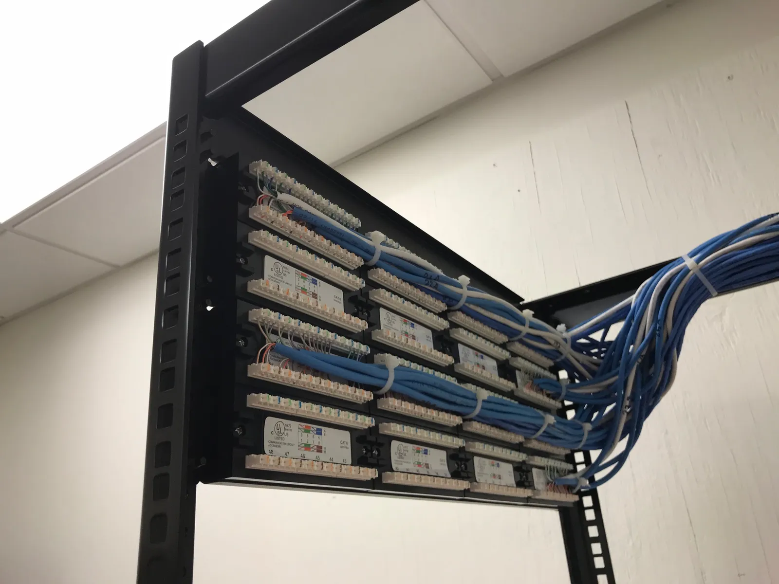 Structured cabling patch panel and rack installation