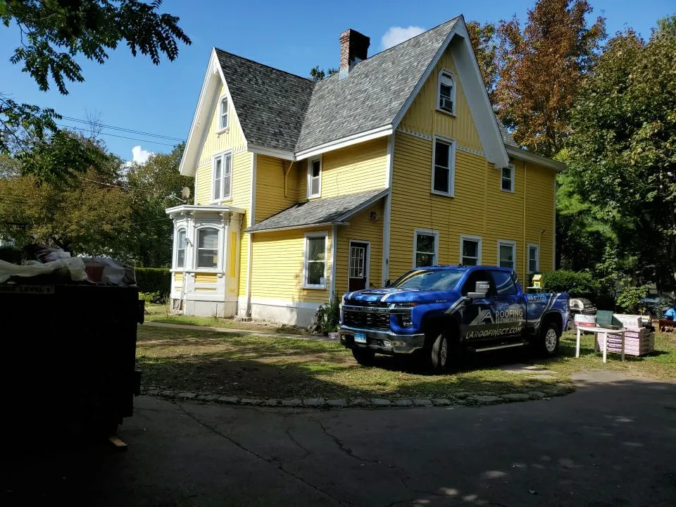 Bunglow with a truck of LA Roofing Services