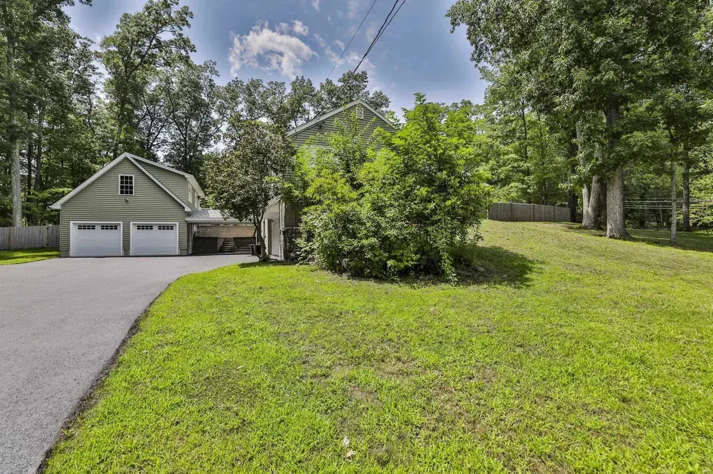 28 Beverlee Drive Nashua NH 03064