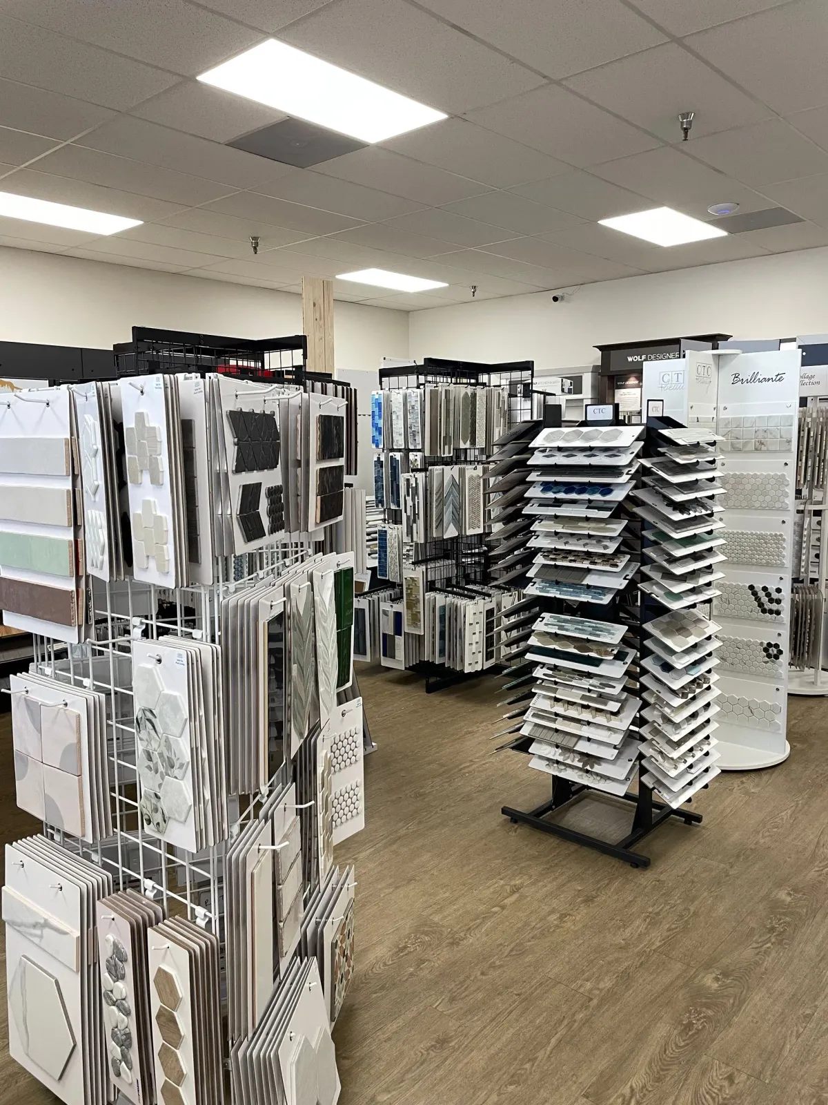 A large room filled with lots of shelves and displays.