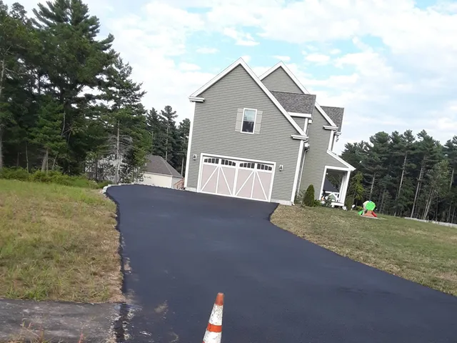 work photo from asphaltdrivewaysolutions.com