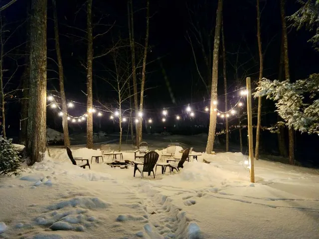 winter-sceen-with-festoon-lighting