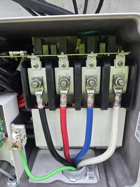 work photo from electricalservicesriverside.com