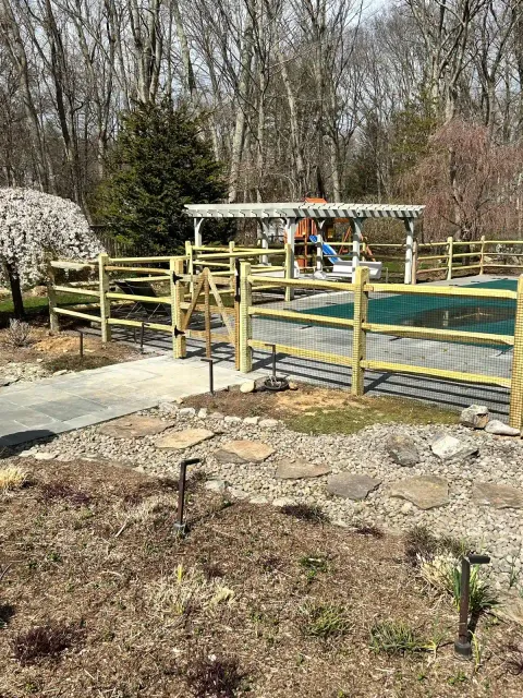 Erikas Fence LLC crew in Connecticut