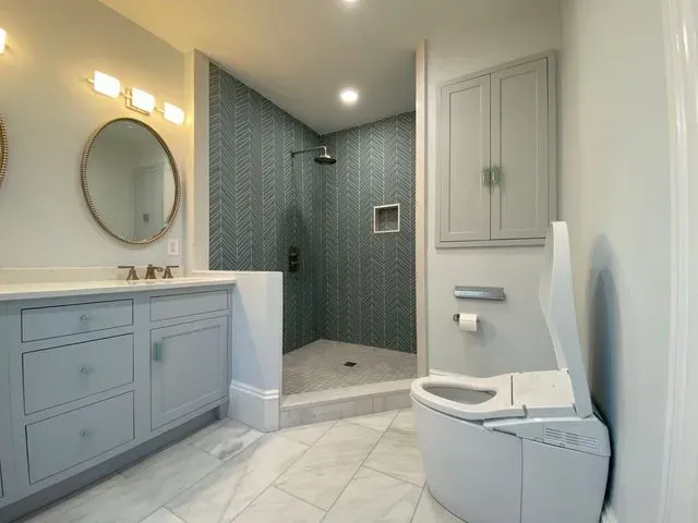 Clean bathroom shower on middle - Mendon, MA | American Bath Works