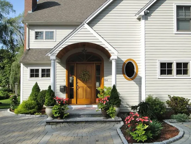 HouseFront_cwvDm9asA_Lw9YsGTQNy8vW7Zxw.jpg