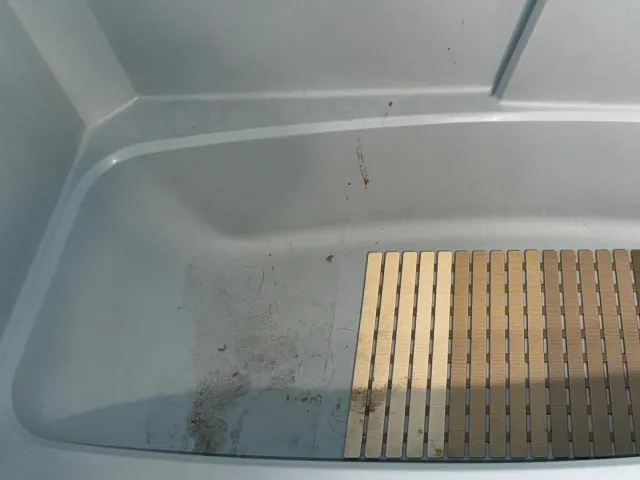 🧼✨ Before &amp; After - Deep Bathtub Cleaning

In the first photos, you can see dirt buildup and stains inside the tub.
After our professional cleaning, the surface looks bright, sanitized, and completely renewed!

🔹 Service: Deep bathtub and showe