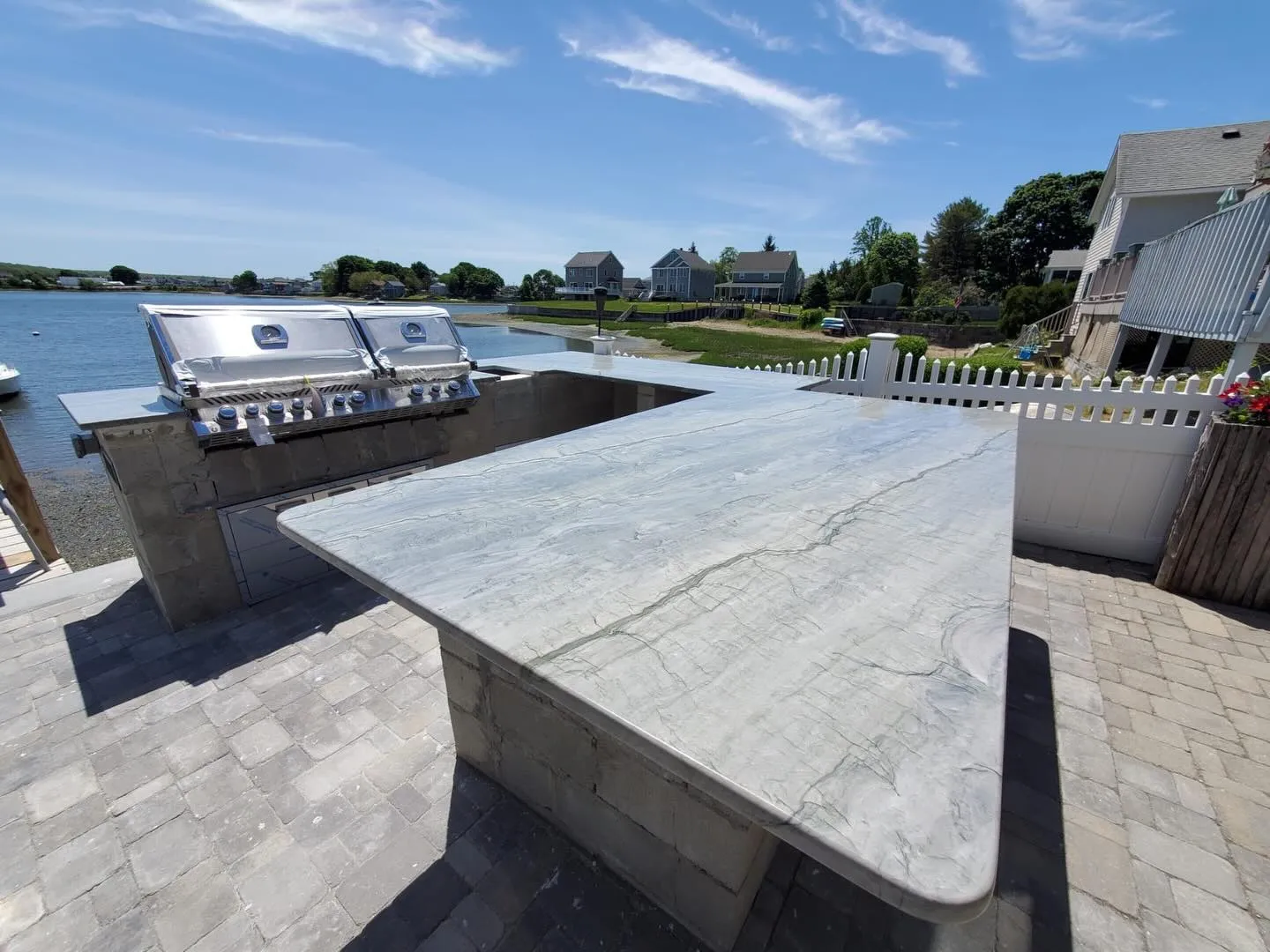 🌊 Make sure your patio stands out this summer 🤩

Ocean Blue Quartzite for this outside kitchen in Portsmouth, RI