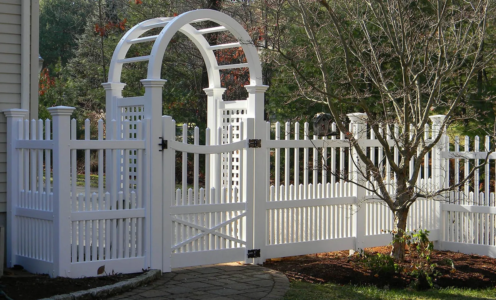 work photo from colonialfences.com