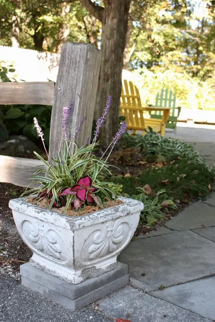 work photo from gardenroomslandscapedesign.com