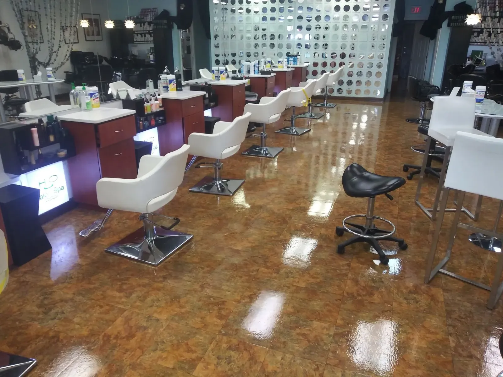 A salon with a lot of chairs and tables