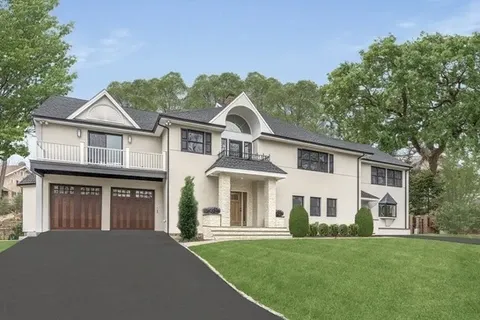 11 Niles Lane
