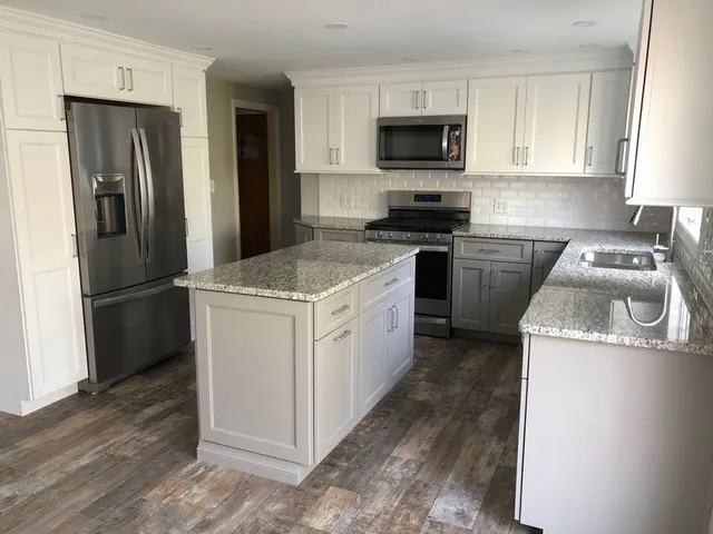 work photo from paulsqualitykitchens.com