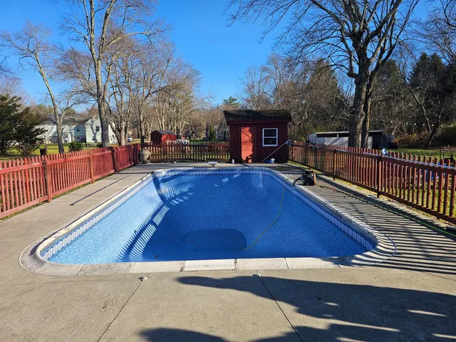 Blue Max Pool Service Inc.