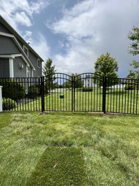 work photo from premiumfenceanddeck.com