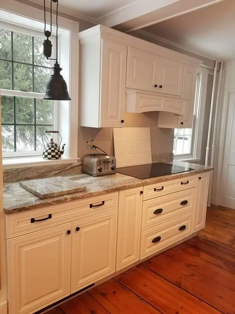 Elegance Revitalized: A Stunning Kitchen Transformation by Hanson Painting