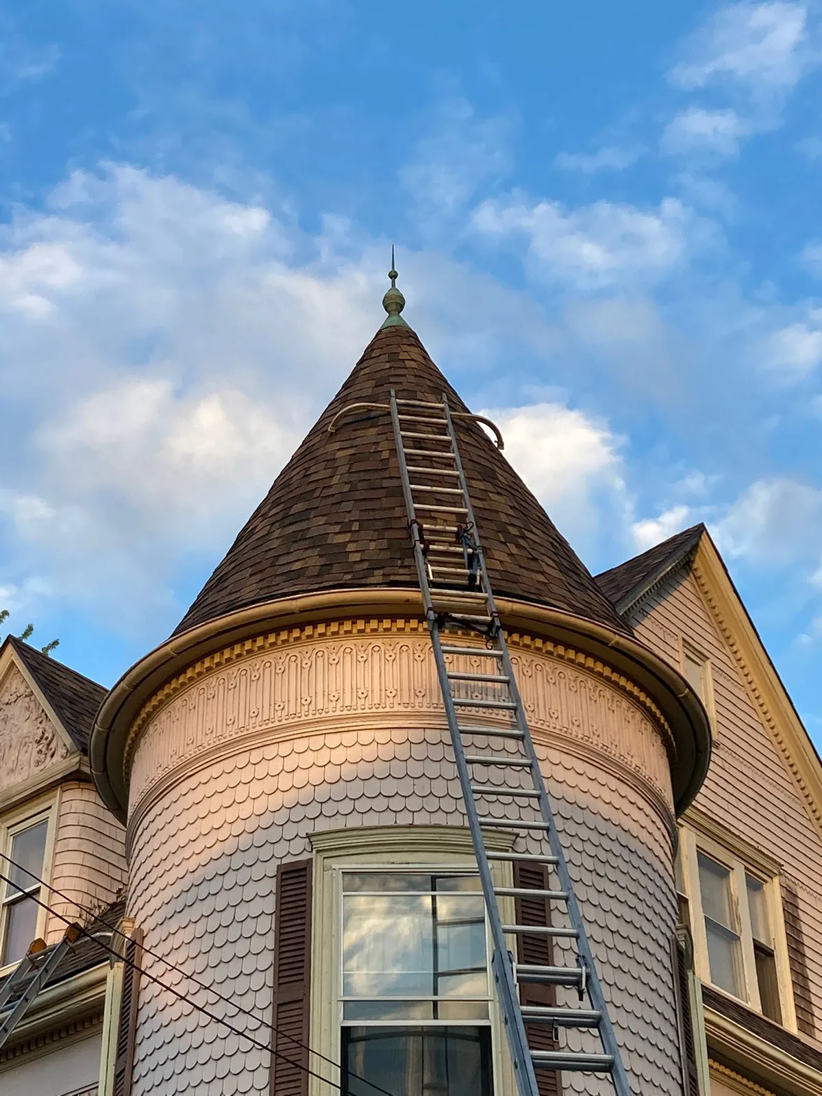 Solis Remodeling Inc.roofing siding seamless gutters Lynn Massachusetts