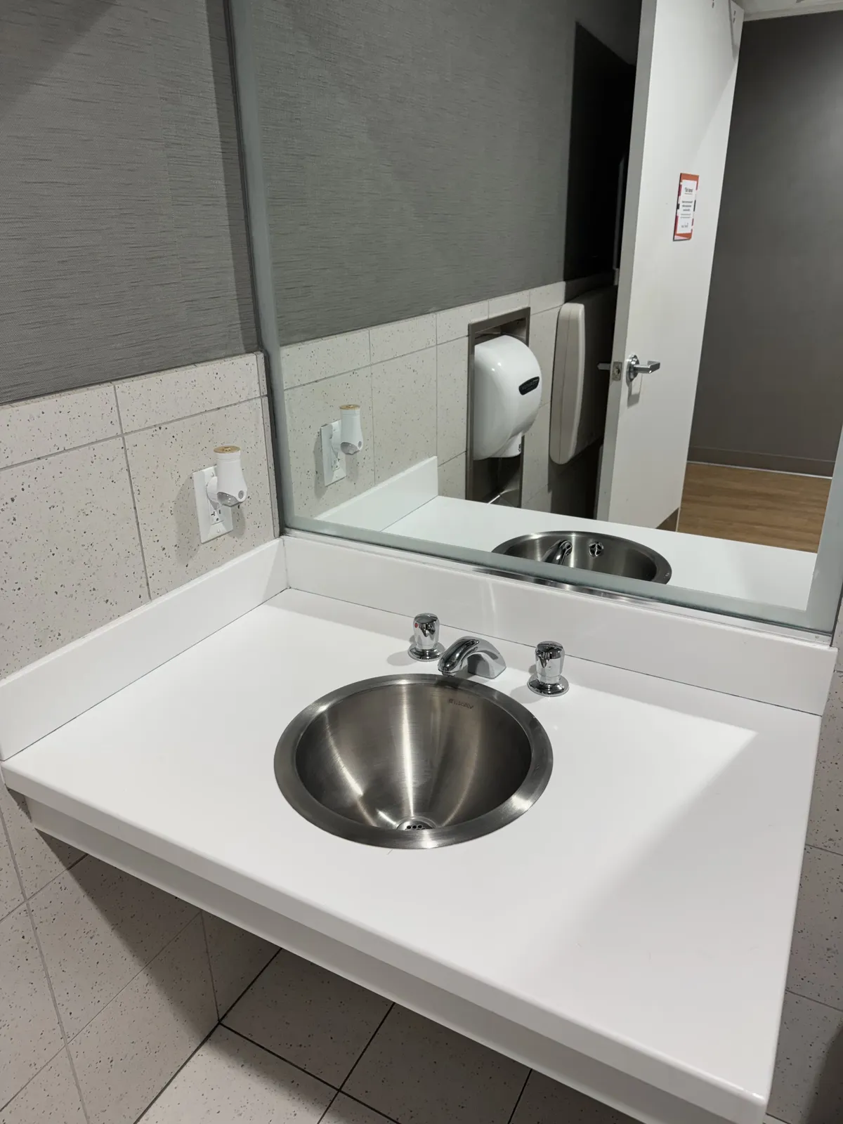 work photo from woodenrabbitcleaning.com
